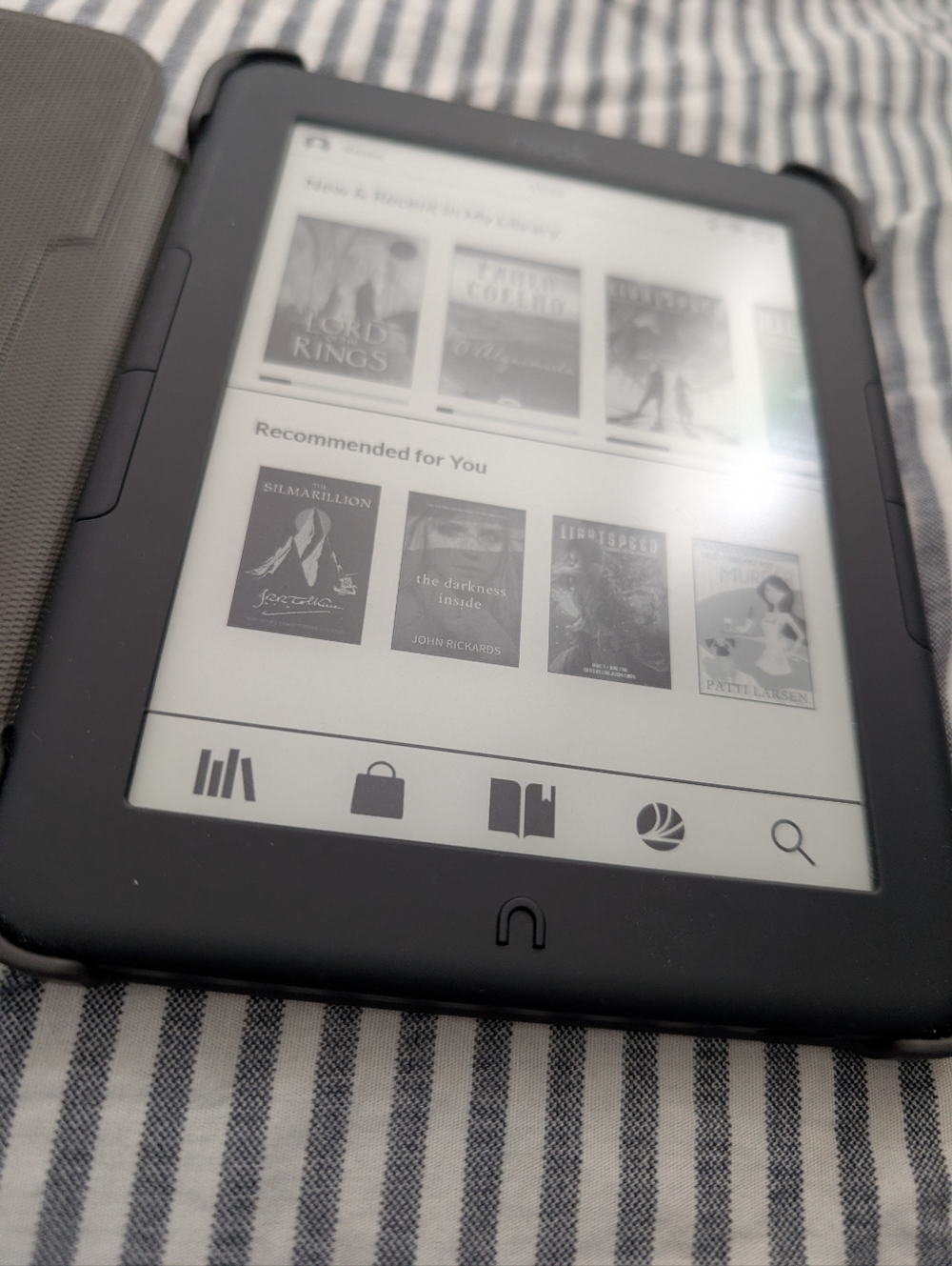 Nook GlowLight 4 E-Reader Black + Silver Shimmer Case EUC - Picture 6 of 9
